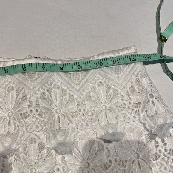 White layers of lace zipper back skirt size 0 - Picture 6 of 7